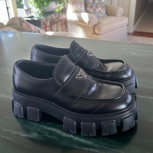 Prada Loafers Size 9 ( AUTHENTIC ) Worn 3-4 times.